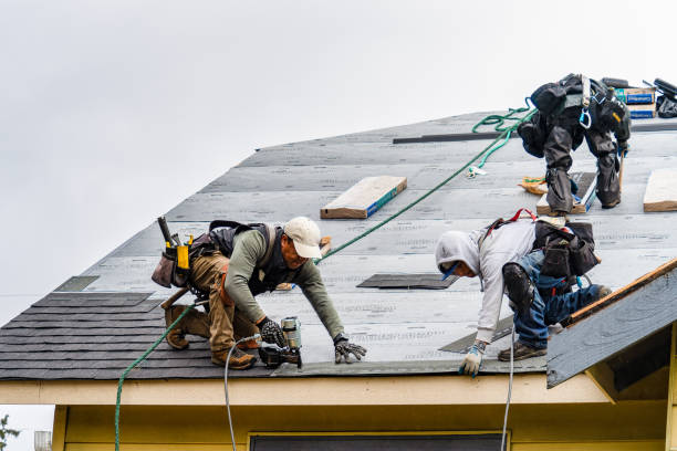 Professional Gutter Installation technician working in Middlebury, CT